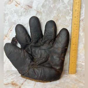 Antique fielding glove